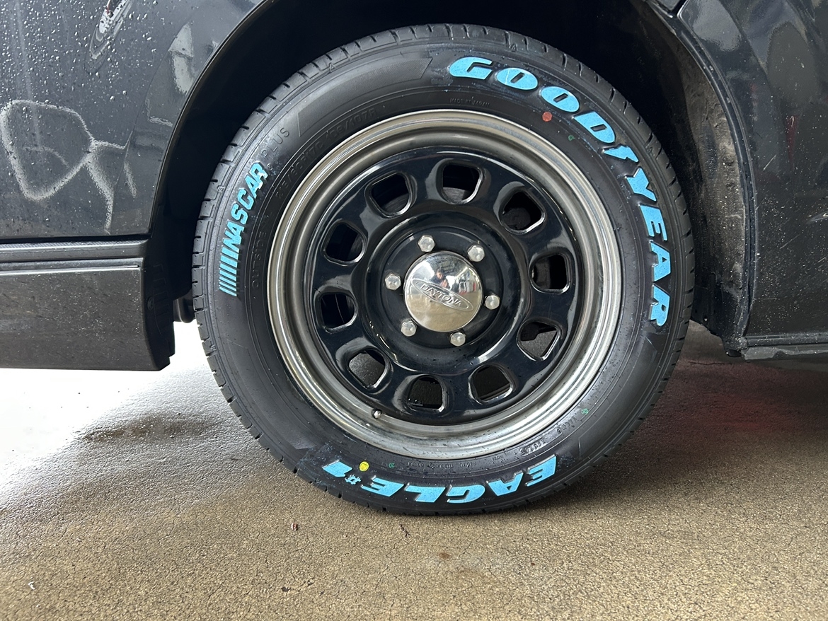 トヨタ：ハイエースにGoodYear EAGLE#1 NASCAR PLUSを装着しました